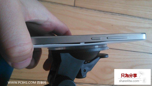 小米4後蓋怎麼拆 圖解步驟一